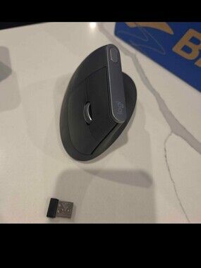 Logi MX Vertical Ergonomic Wireless Mouse